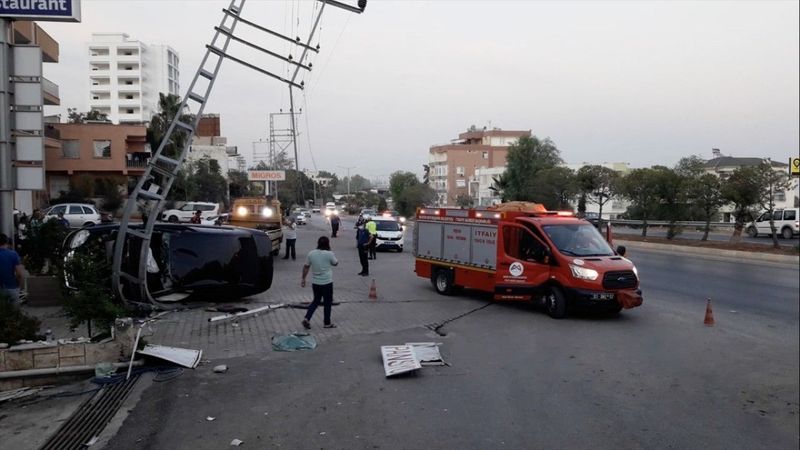 Mersin'de korkunç kaza: 1 ağır yaralı 3